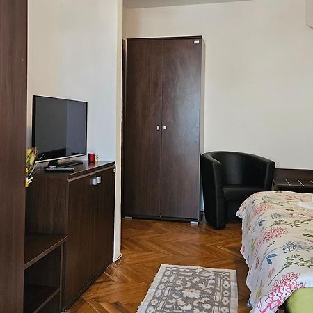 Apartment Zarnesti City Centre Vmp Free Parking Bagian luar foto