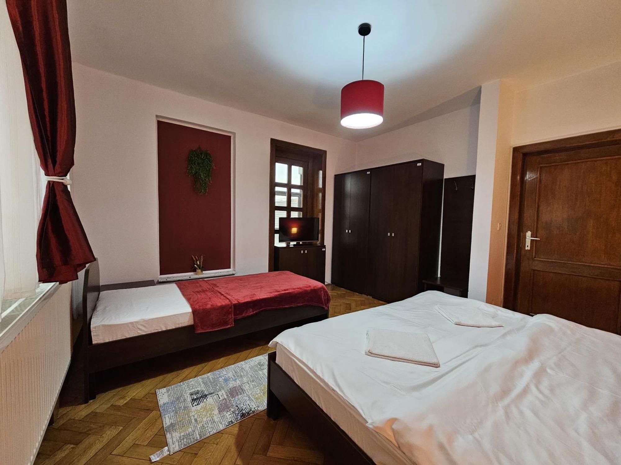 Apartment Zarnesti City Centre Vmp Free Parking Bagian luar foto