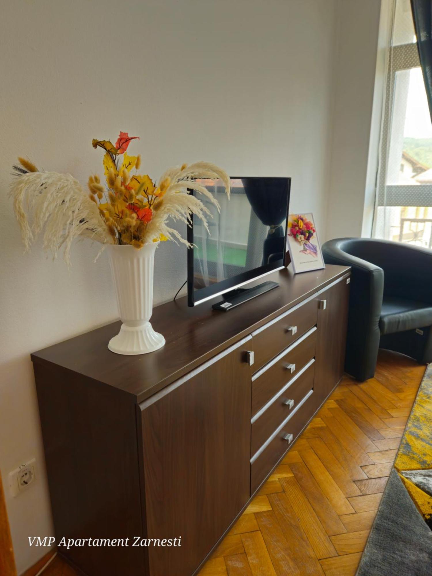 Apartment Zarnesti City Centre Vmp Free Parking Ruang foto