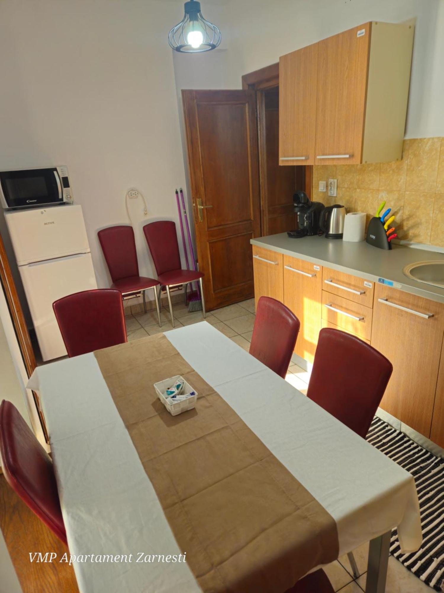 Apartment Zarnesti City Centre Vmp Free Parking Ruang foto