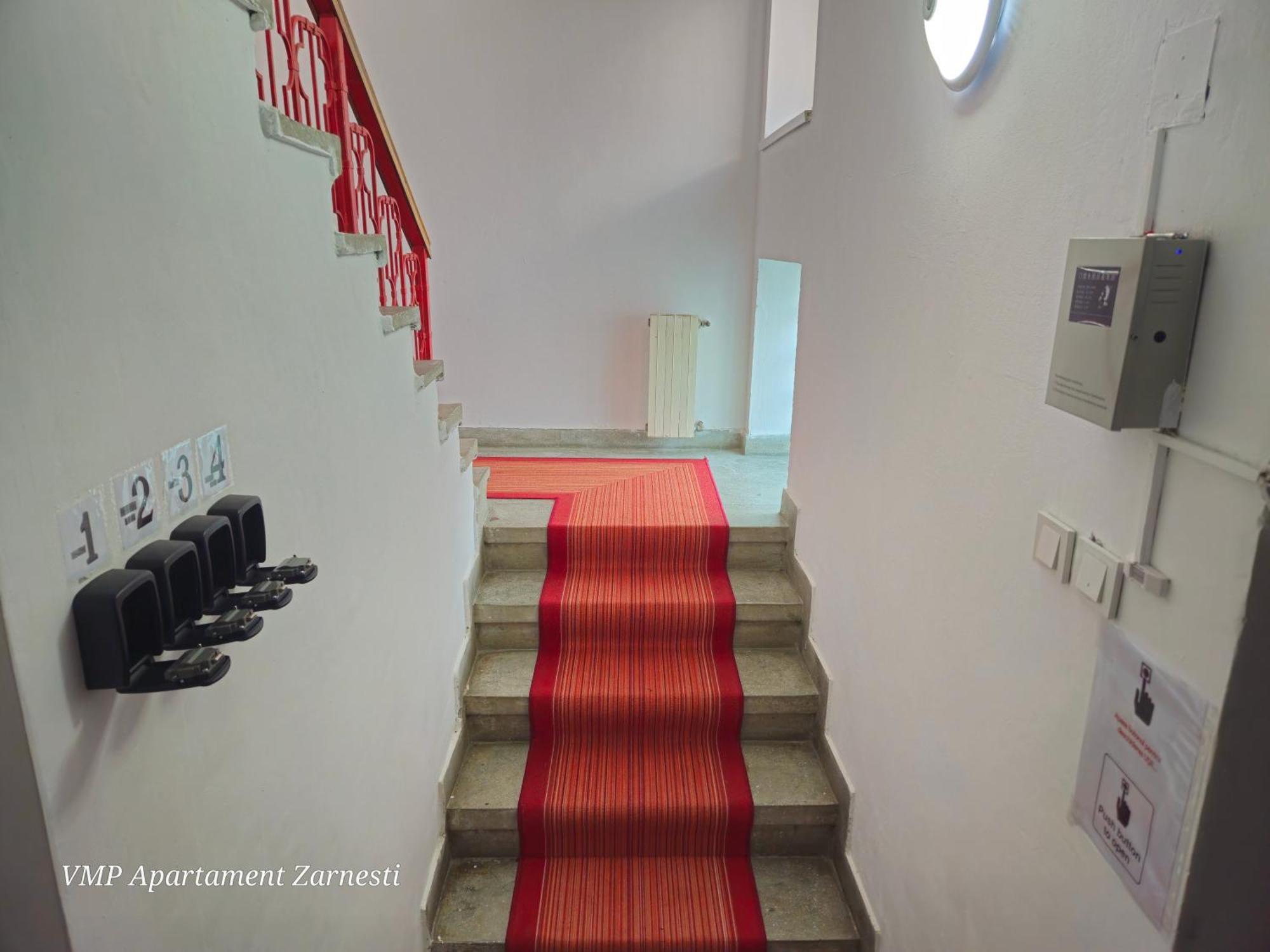 Apartment Zarnesti City Centre Vmp Free Parking Ruang foto