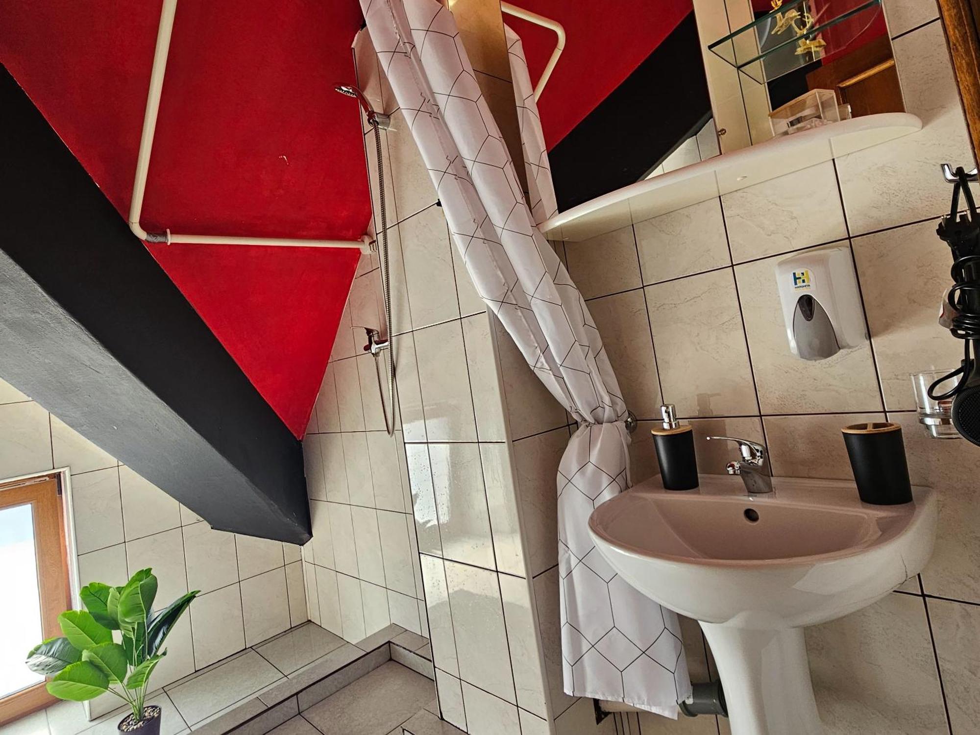 Apartment Zarnesti City Centre Vmp Free Parking Ruang foto