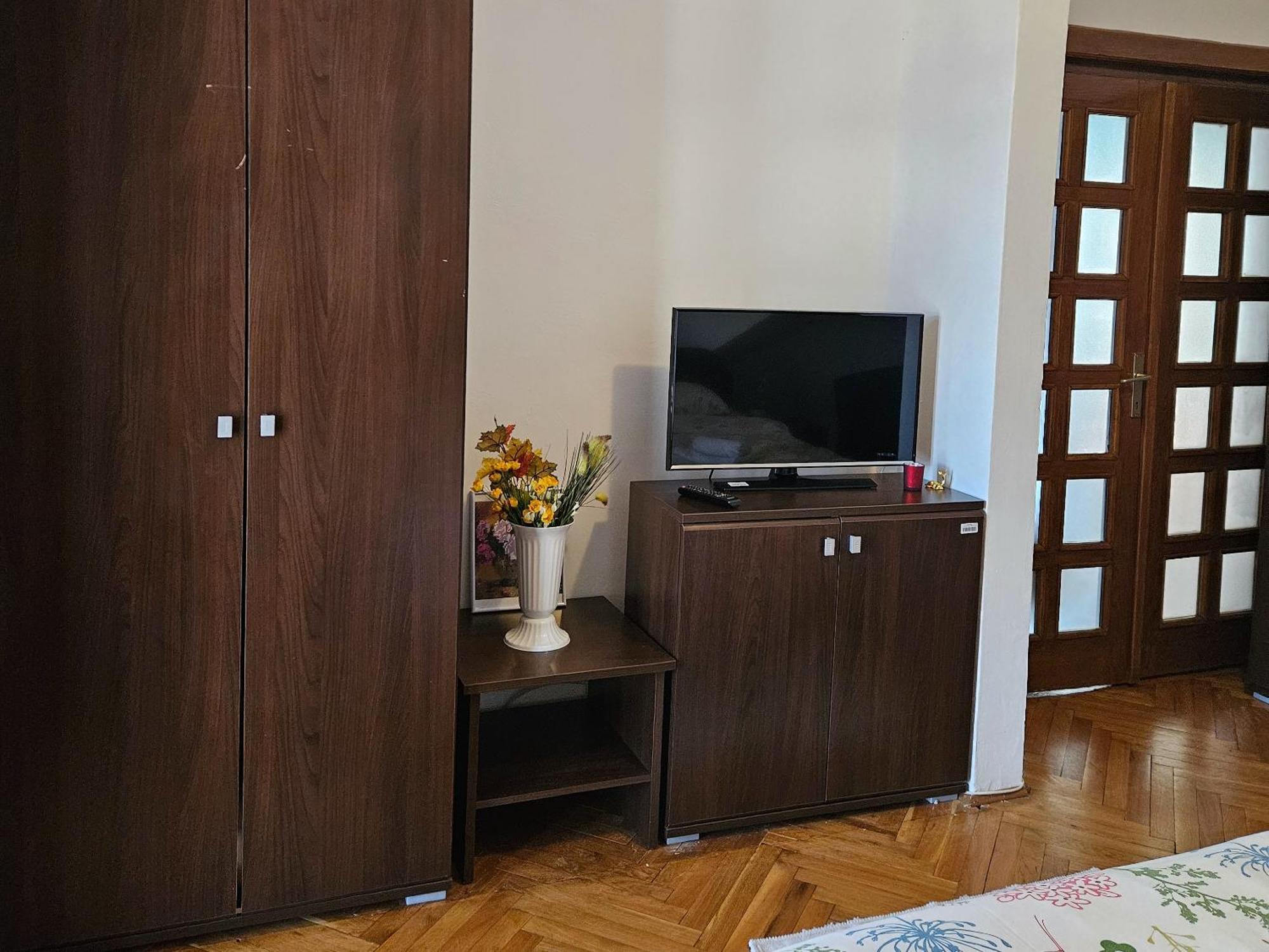 Apartment Zarnesti City Centre Vmp Free Parking Ruang foto