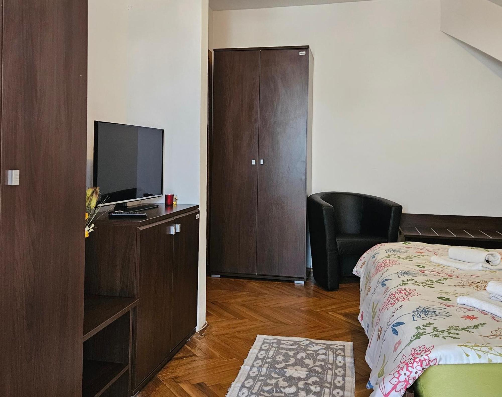 Apartment Zarnesti City Centre Vmp Free Parking Bagian luar foto