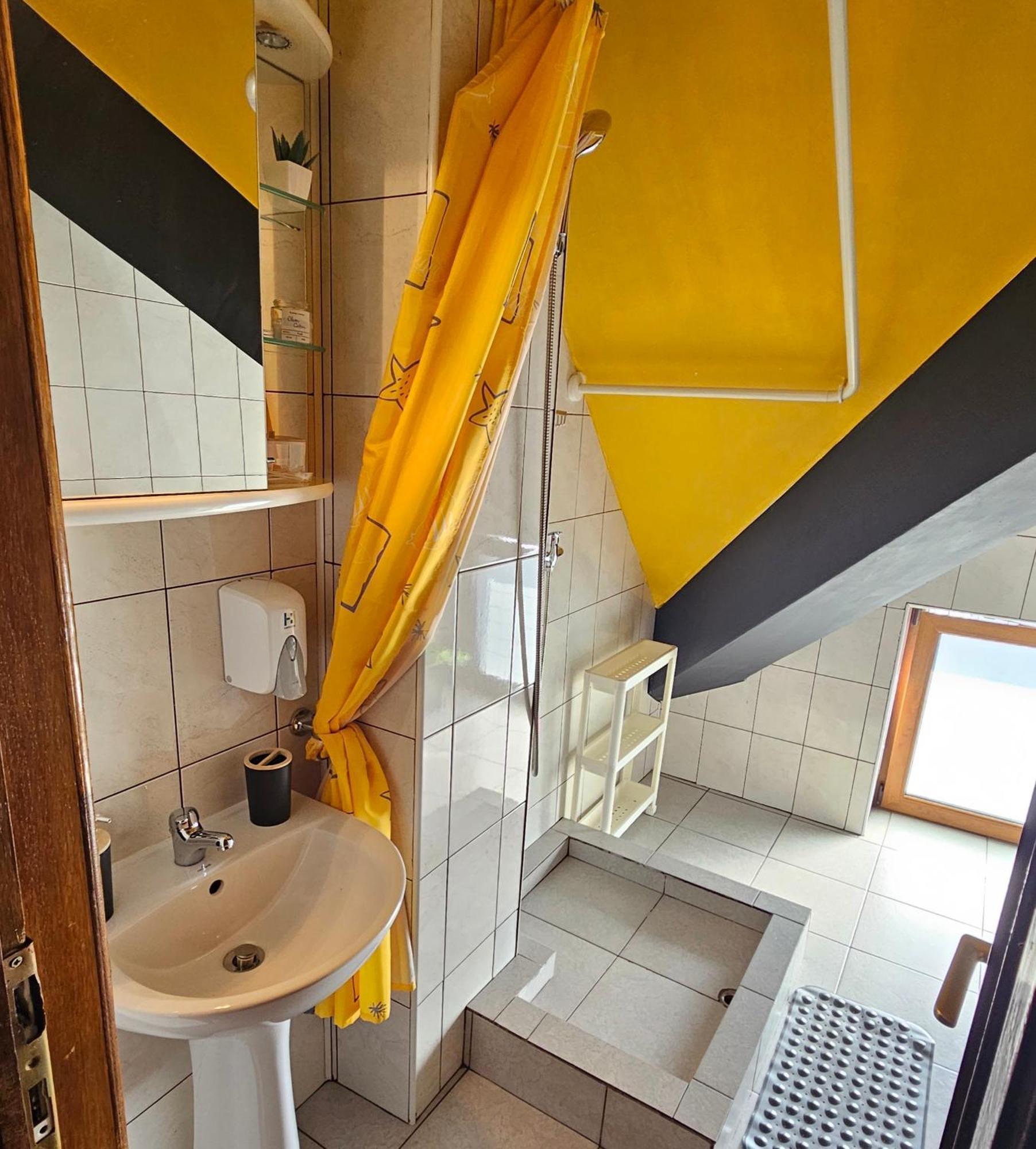 Apartment Zarnesti City Centre Vmp Free Parking Ruang foto
