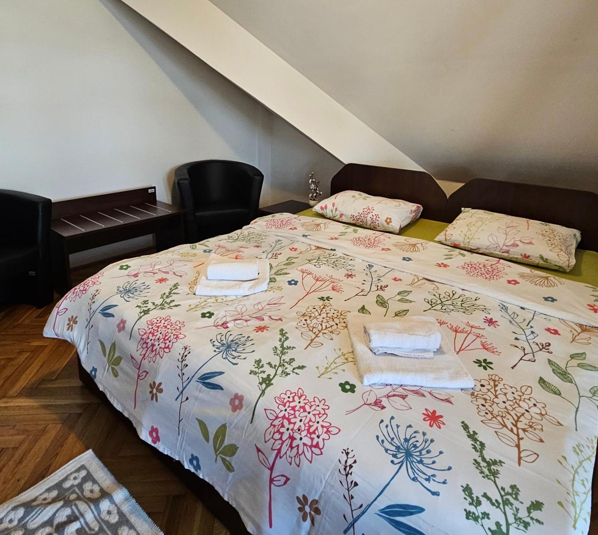Apartment Zarnesti City Centre Vmp Free Parking Bagian luar foto