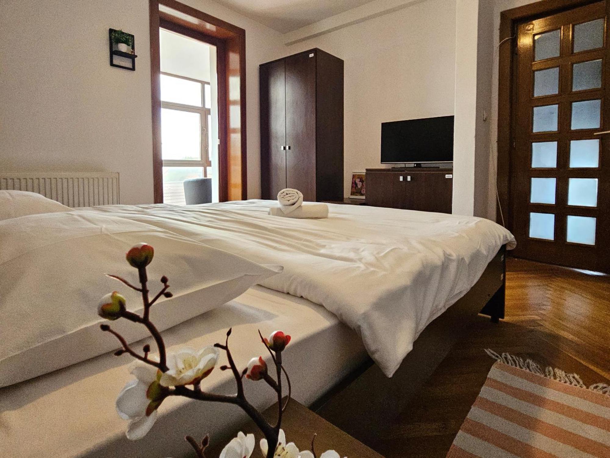 Apartment Zarnesti City Centre Vmp Free Parking Ruang foto
