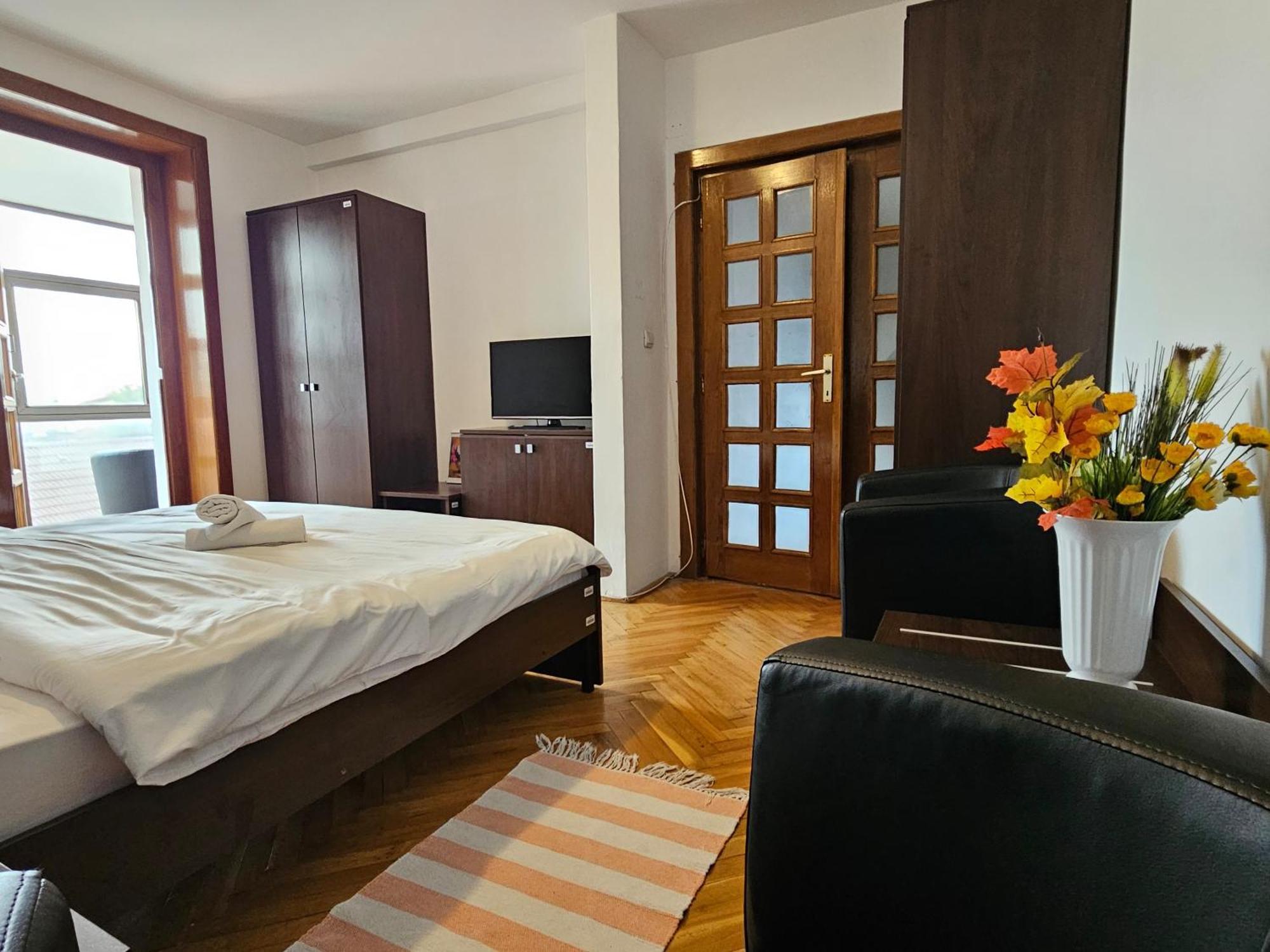 Apartment Zarnesti City Centre Vmp Free Parking Bagian luar foto