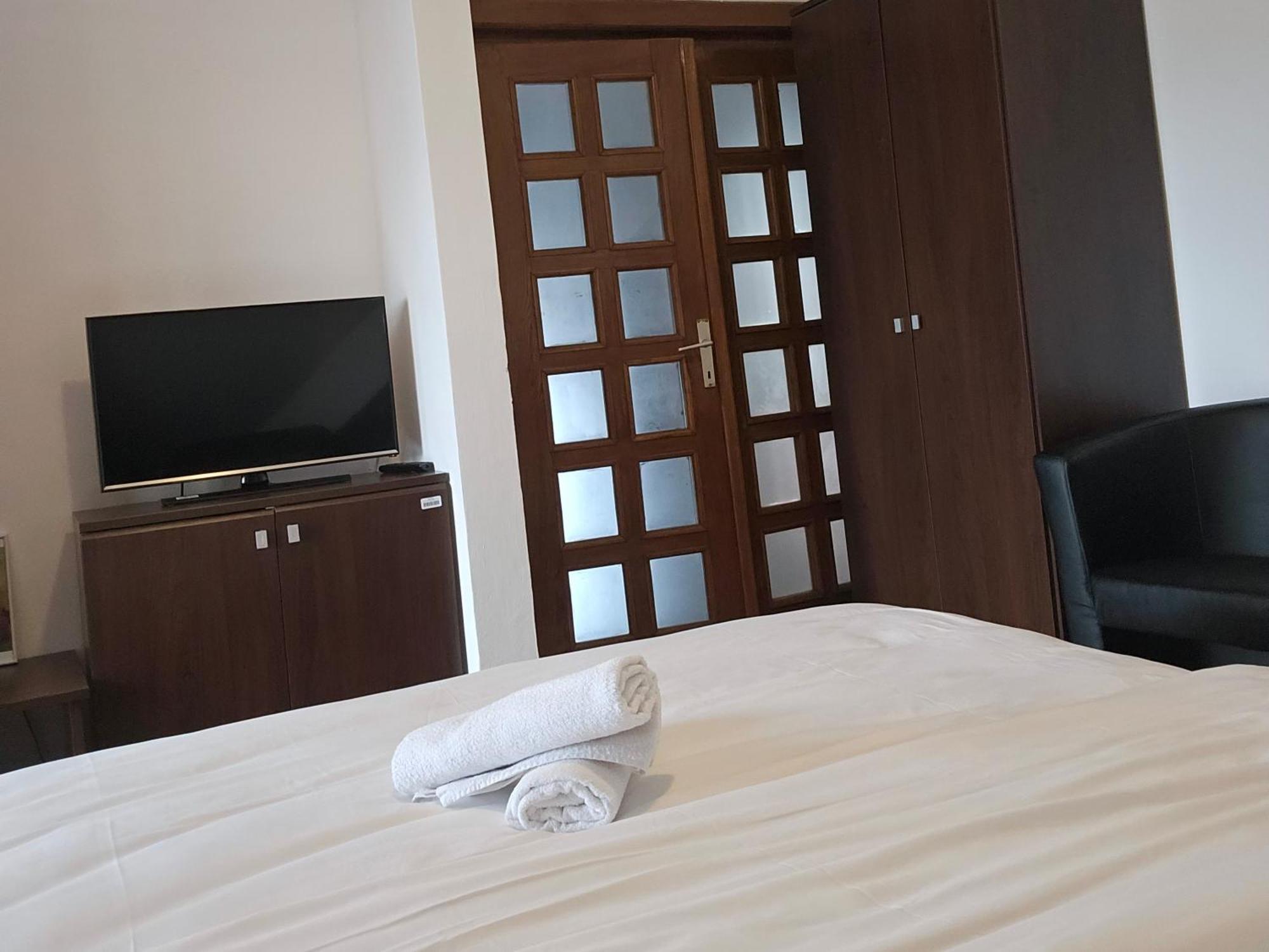 Apartment Zarnesti City Centre Vmp Free Parking Bagian luar foto