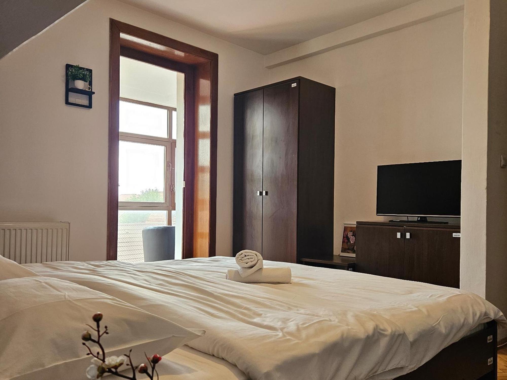 Apartment Zarnesti City Centre Vmp Free Parking Bagian luar foto