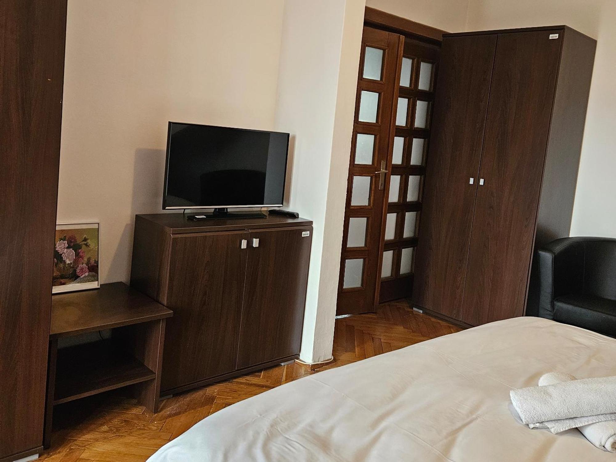 Apartment Zarnesti City Centre Vmp Free Parking Bagian luar foto